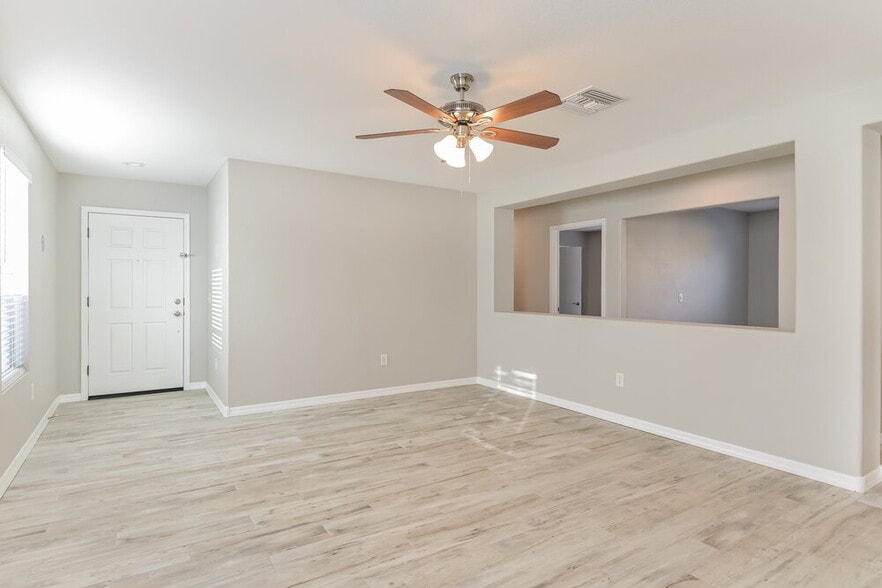 Building Photo - 1123 W Calle Del Libro Dorado