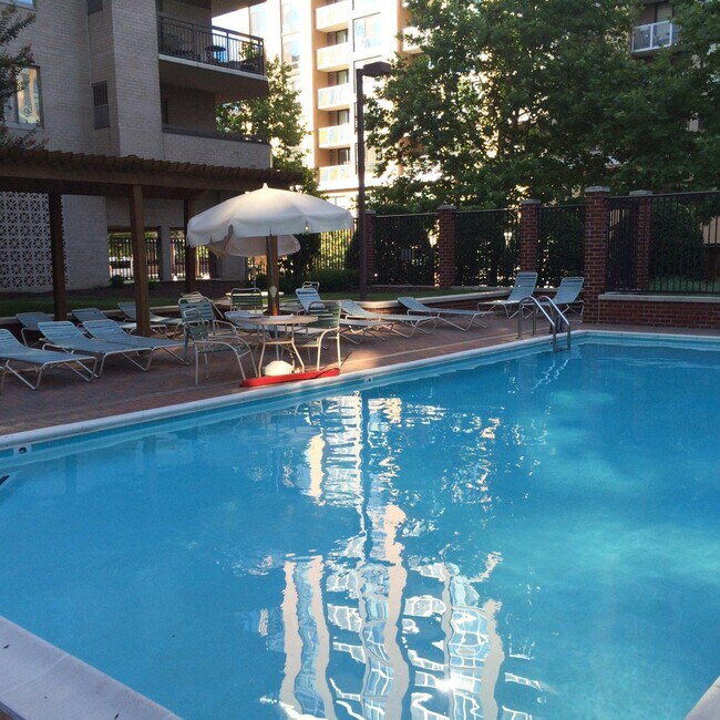 Building Photo - 901 N Monroe St