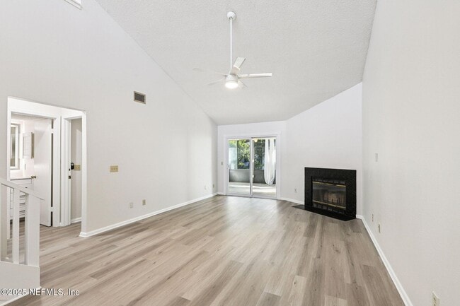 Building Photo - 144 La Pasada Cir W