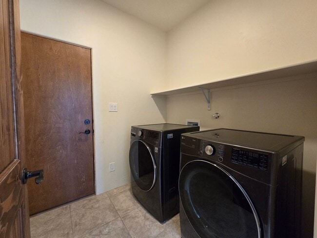 Building Photo - 12 Pinon Doblado