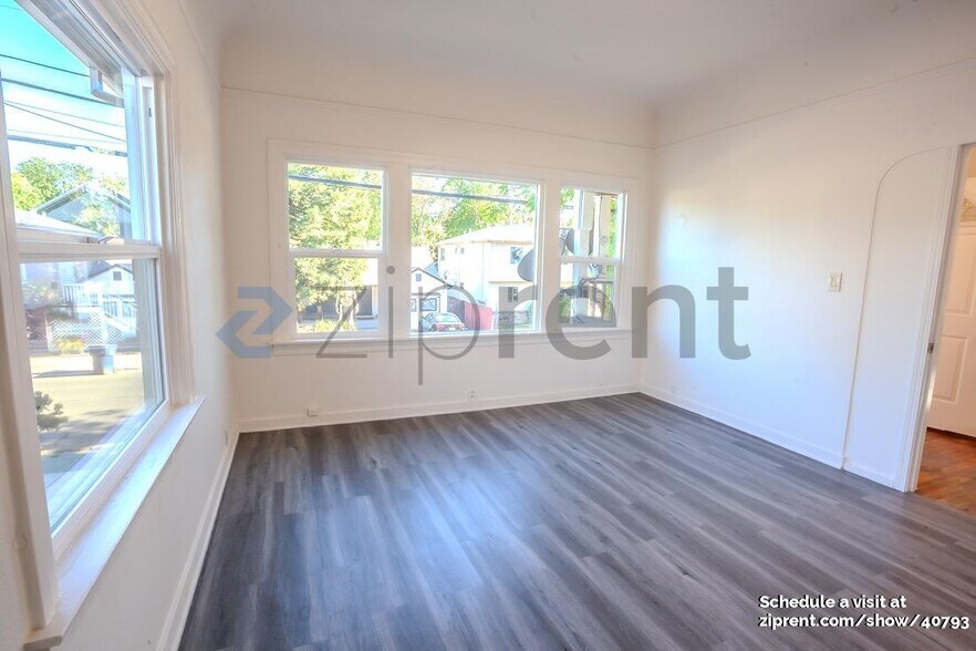 Building Photo - 2843 2nd Ave
