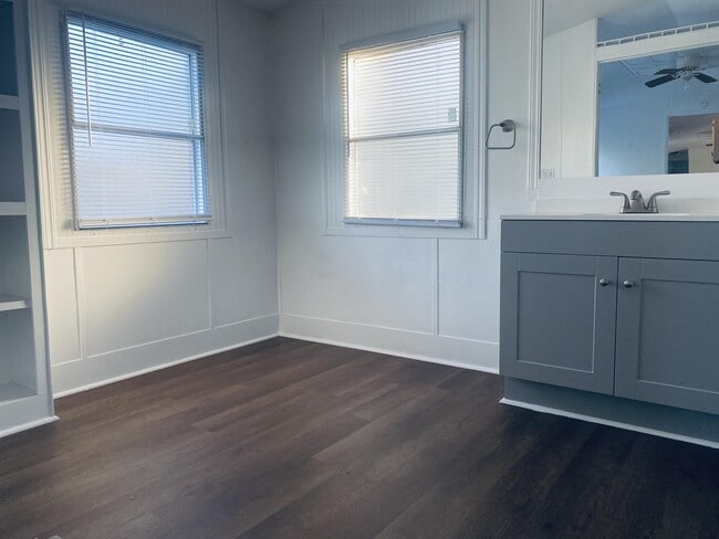 Building Photo - 918 Salters St