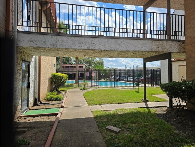 Building Photo - 10110 Forum W Dr