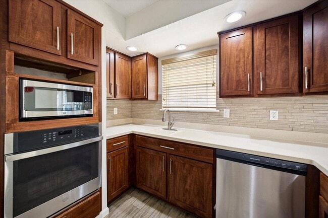 Building Photo - 5942 Portal Dr