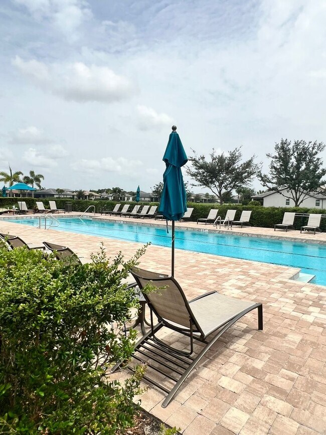 Building Photo - STUNNING LAKEFRONT 3 BEDROOM, 2.5 BATH HOM...