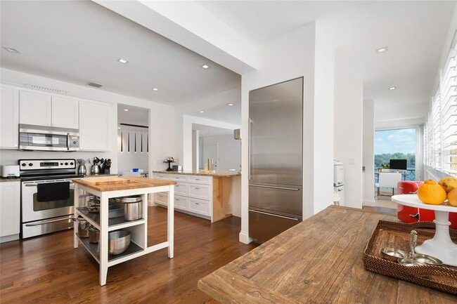 Building Photo - 311 E Morse Blvd