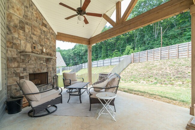 Building Photo - West Knoxville 37932 - 4 bedroom, 2.5 Bath home - Contact Sharon Arnwine (865) 313-7215