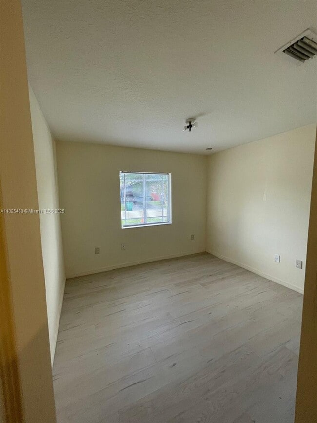 Building Photo - 926 SW 8th Pl
