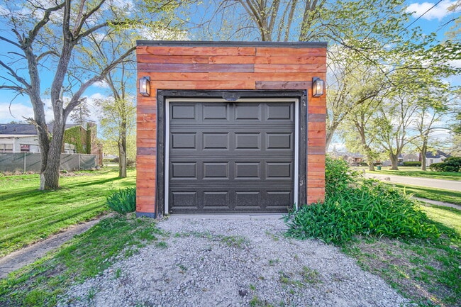 Building Photo - Rent to own property in the heart of Gary!