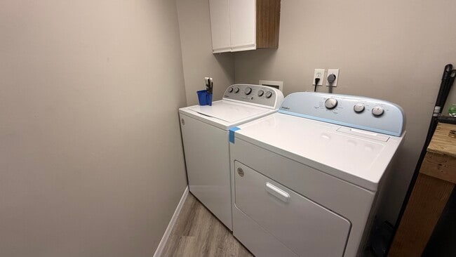 Building Photo - 3302 SE Aster Ln