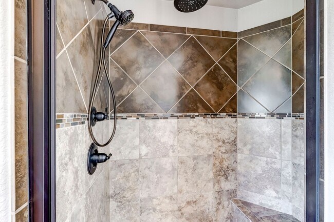 Building Photo - 7026 Chimney Hill Dr