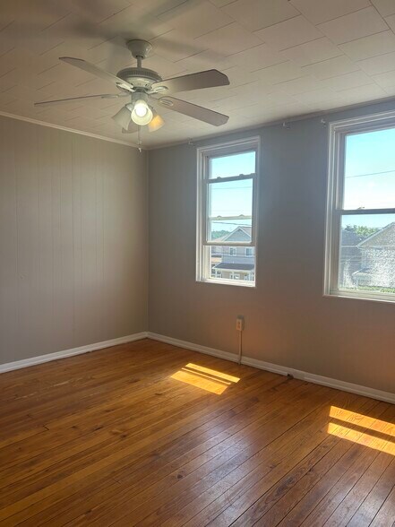 Building Photo - 4243 Gladstone St
