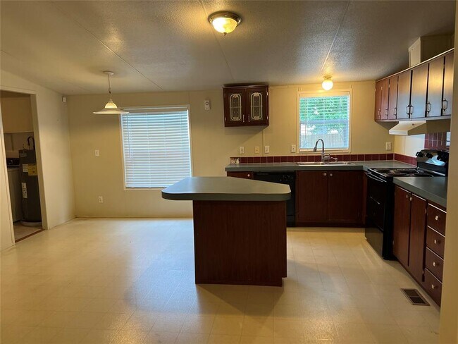 Building Photo - 20431 Mountain Dale Dr