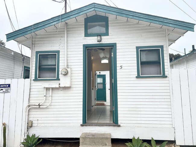 Building Photo - Come home to a cozy cottage on the coast! ...