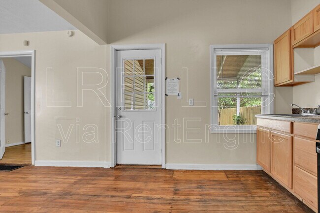 Building Photo - 411 N 20th St