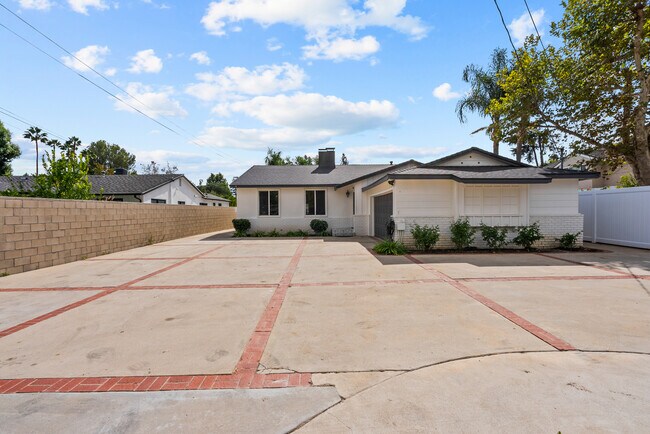 Building Photo - 23036 Burbank Blvd