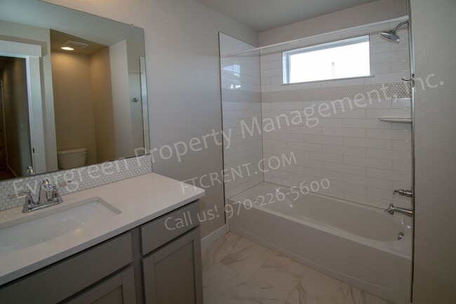 Building Photo - 298 E Chestnut St