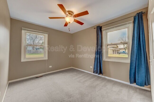 Building Photo - 5850 Fresno Ct