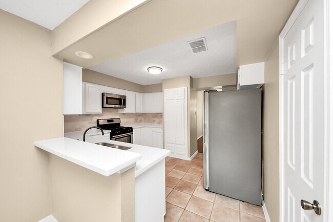 Building Photo - 3834 Carya Cir