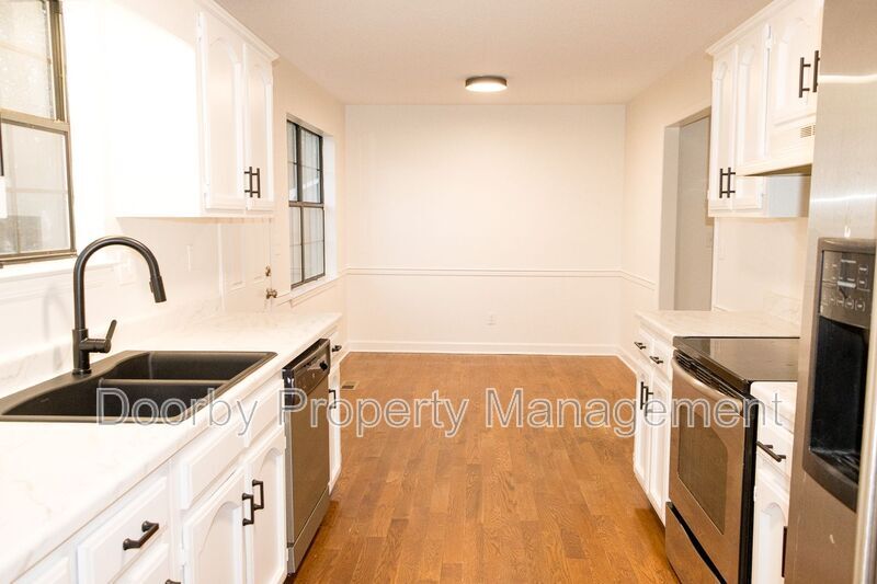 Building Photo - 349 Blackfox Rd SW