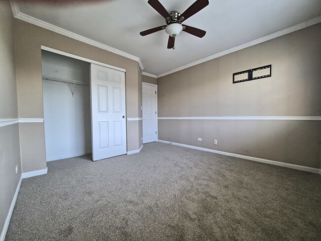Building Photo - 1015 Woodview Ct