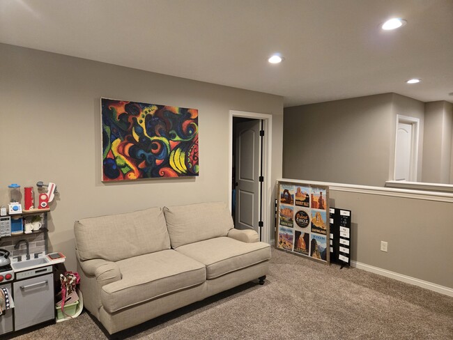 Bonus Room - 898 Loebner Ave