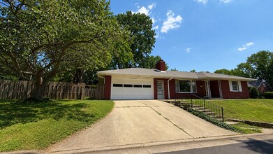 Building Photo - Charming 2-Bedroom Home in a Quiet Neighborhood