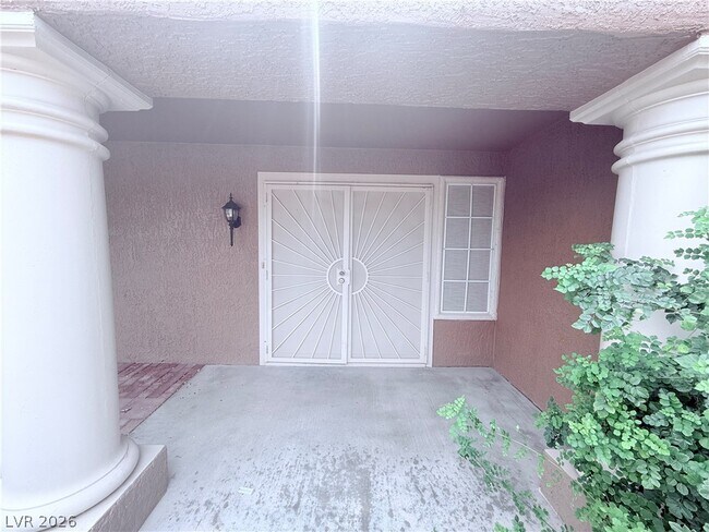 Building Photo - 9709 Blue Bell Dr