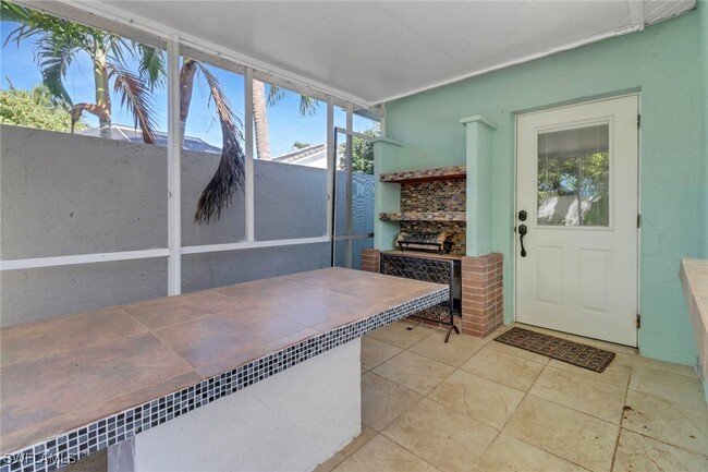 Building Photo - 1145 Jardin Dr