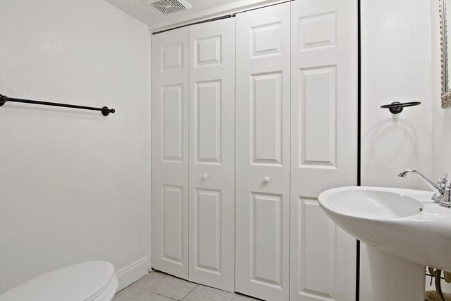 Building Photo - Available Now - Charming 3 Bedroom, 1.5 Ba...