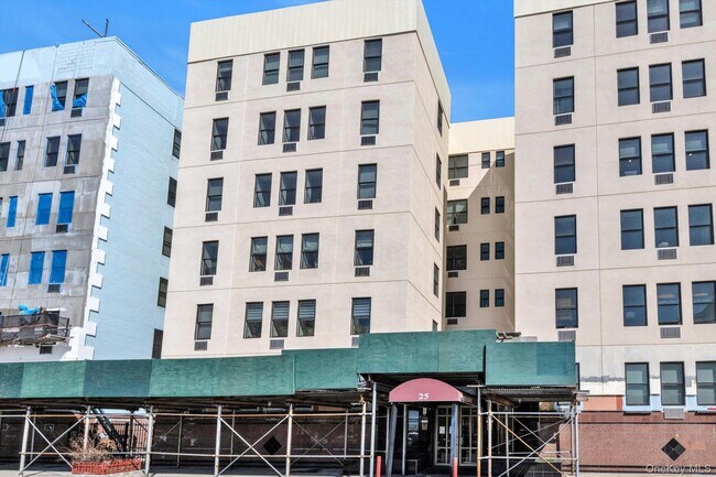 Building Photo - 25 W Broadway
