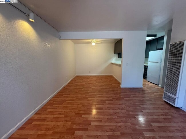 Building Photo - 205 Ladera Plaza