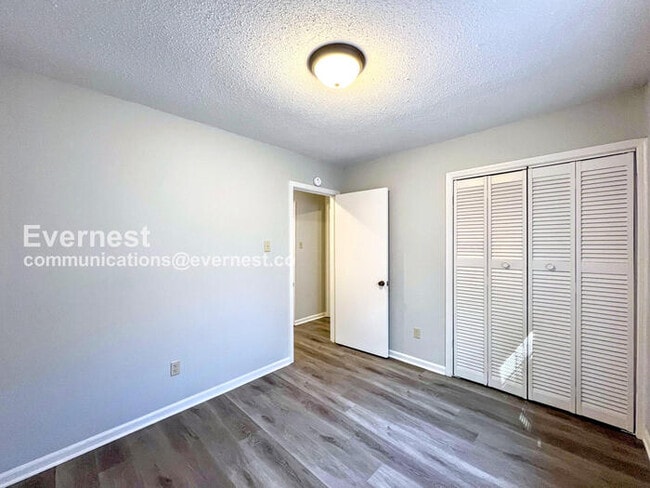 Building Photo - 8405 Greenbrook Pkwy