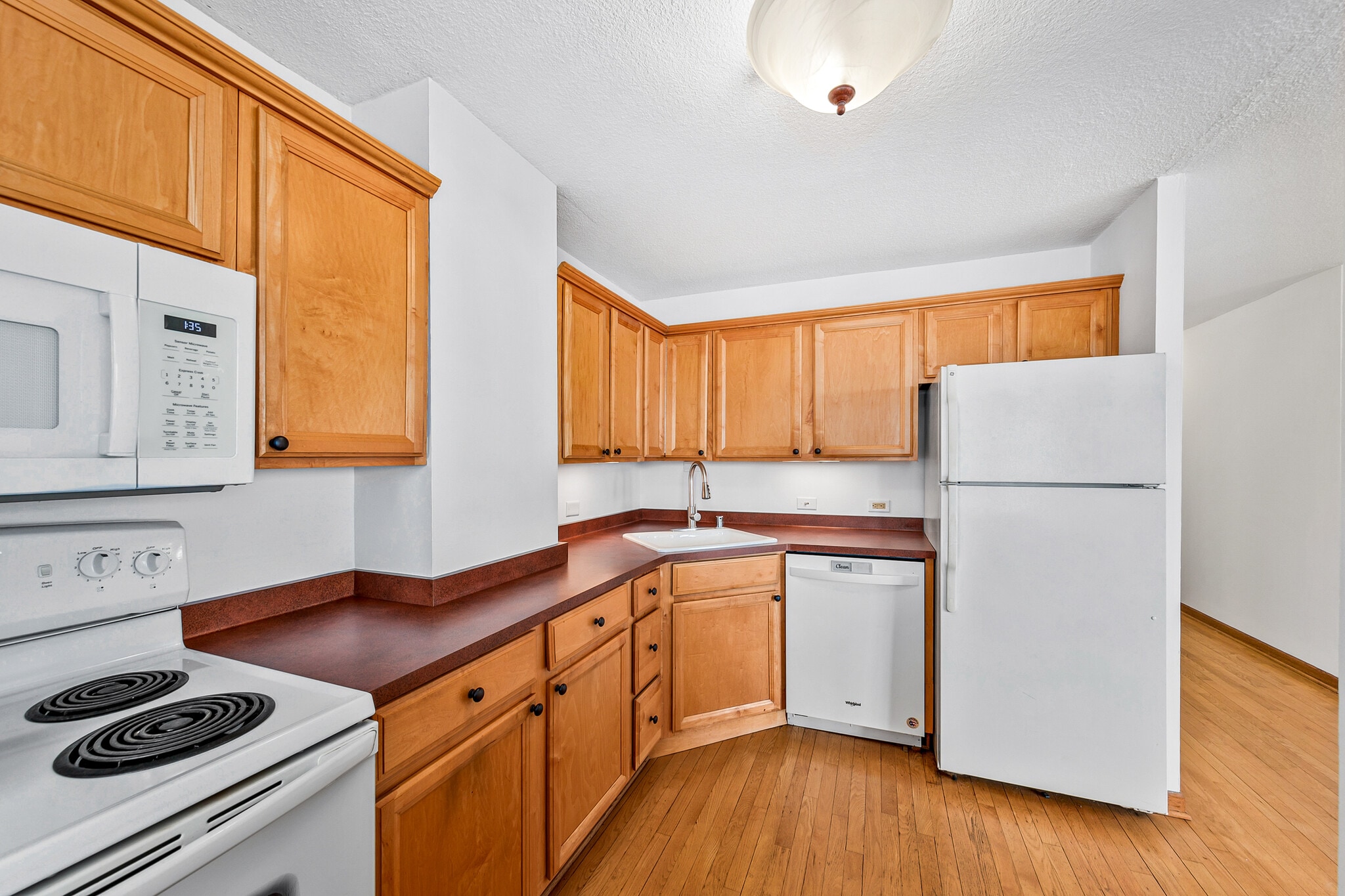 Building Photo - 1919 N Summit Ave