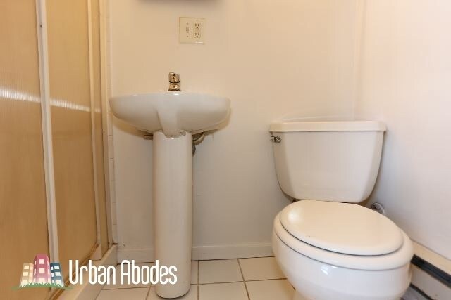 Building Photo - 545 W Wellington Ave