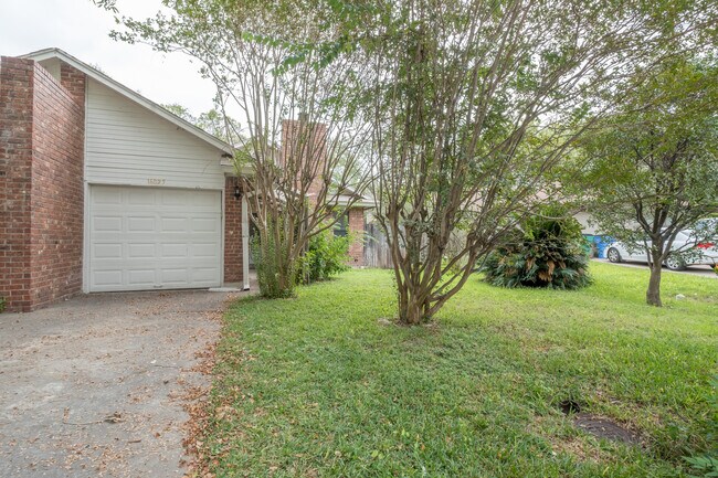 Building Photo - Charming 2-Bedroom, 2-Bath Townhouse in Pflugerville!
