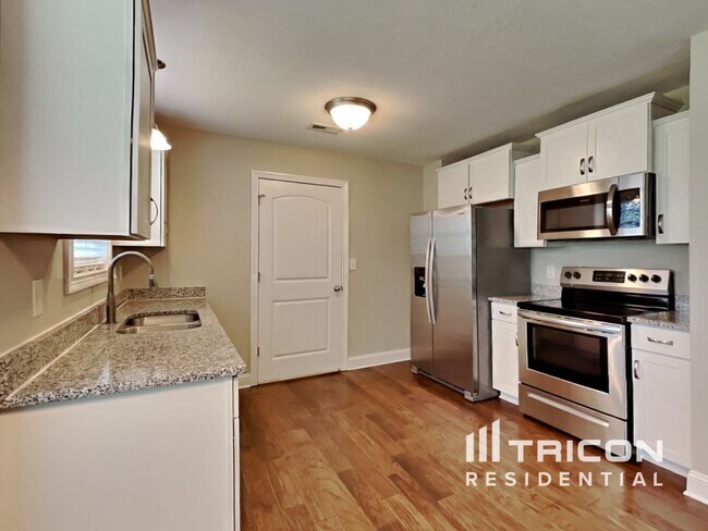 Building Photo - 616 Hollow Crst