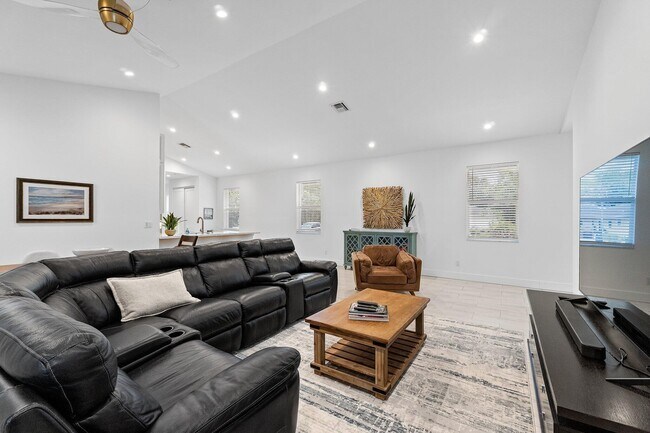 Building Photo - 17868 Limestone Creek Rd