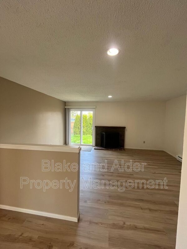Building Photo - 5531 SW Lombard Ave