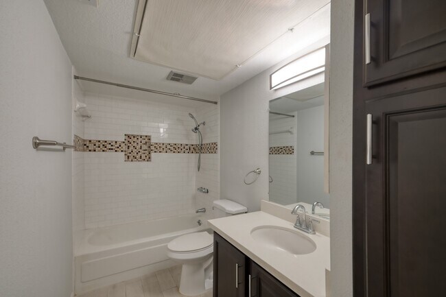 Building Photo - 1860 White Oak Dr