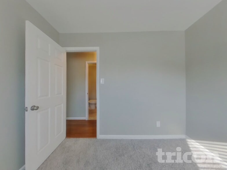 Building Photo - 2305 Berkley St