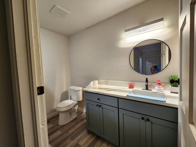 Building Photo - 1402 Harlandale Ave