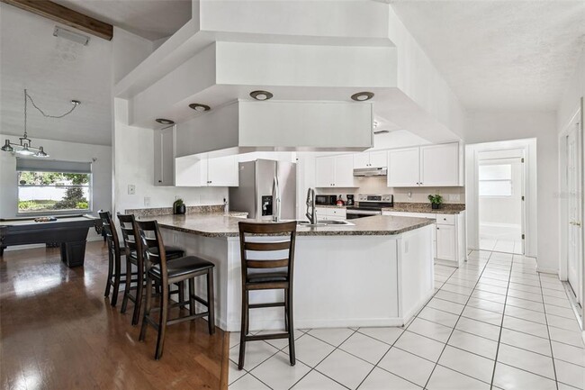 Building Photo - 15410 Manning Dr