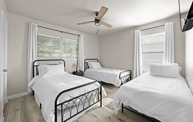 Building Photo - 4717 Edith St