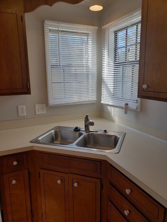 Building Photo - 8026 Strawberry Point Dr