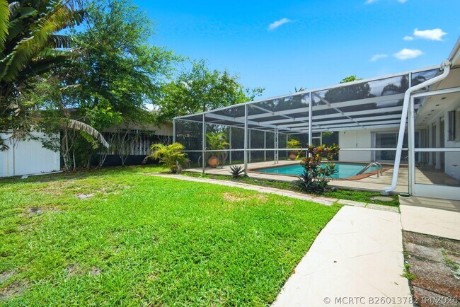 Building Photo - 321 E Chaminade Dr