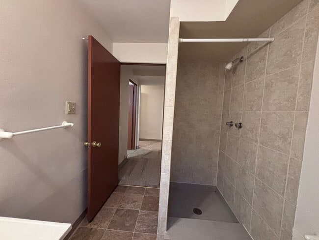 Building Photo - 4 bed, 2 Bath near Old Colorado City - MileStone Real Estate Services