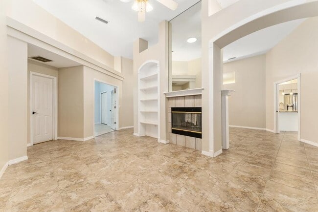 Building Photo - 4 bedroom in Gainesville FL 32606