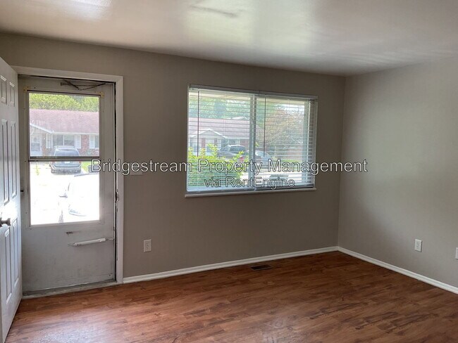 Building Photo - 4953 Leeper St