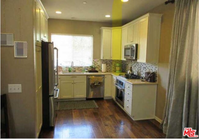 Building Photo - 9644 Pine Orchard St